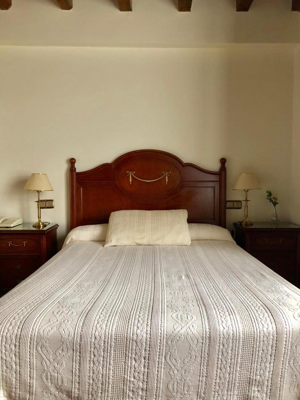 Hotel Rey Chindasvinto Covarrubias Ngoại thất bức ảnh