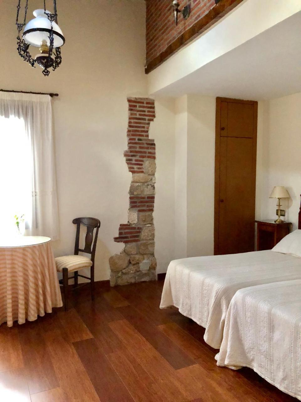 Hotel Rey Chindasvinto Covarrubias Ngoại thất bức ảnh